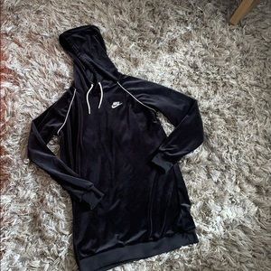 Nike velour long sweatshirt/dress Black and white